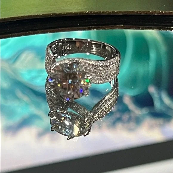 925 Sterling Silver 5 Carat Moissanite Ring - Luxurious Faux Diamond
